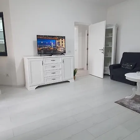 Breeze Luxury Apartment *